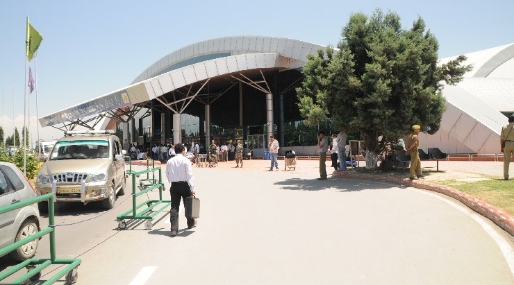 No heavy rush at airport; authorities rebuke reports of mass migration from Kashmir